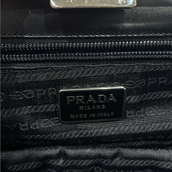 Authentic Prada Nero Tessuto nylon Prada Cernier shoulder bag - Picture 5 of 9